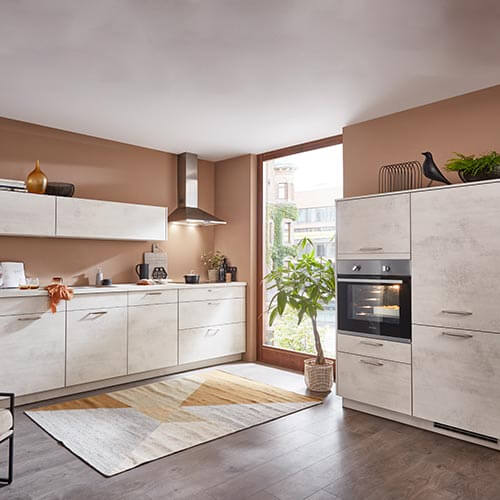 kuechenkombination riva von nobilia mit fronten, korpus und arbeitsplatte in weissbeton und integrierte e-geräte