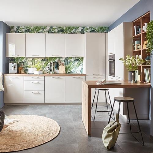 winkelkueche focus von nobilia mit fronten in lack, sand ultra hochglanz, korpus in sand und integrierte e-geräte